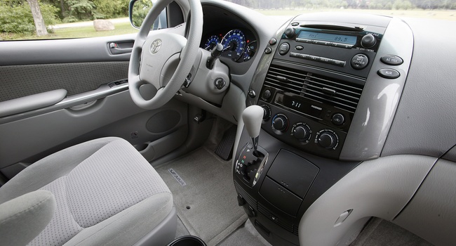 TOYOTA SIENNA LE 2008