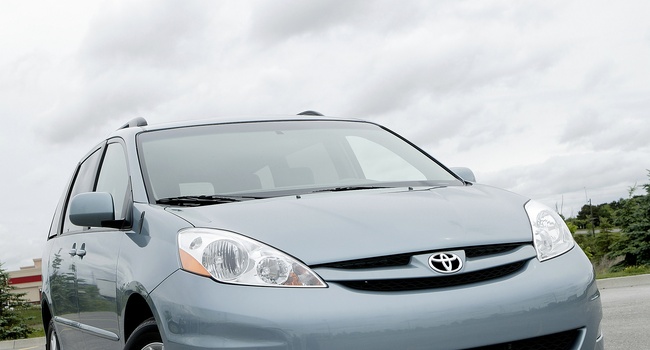 TOYOTA SIENNA LE 2008