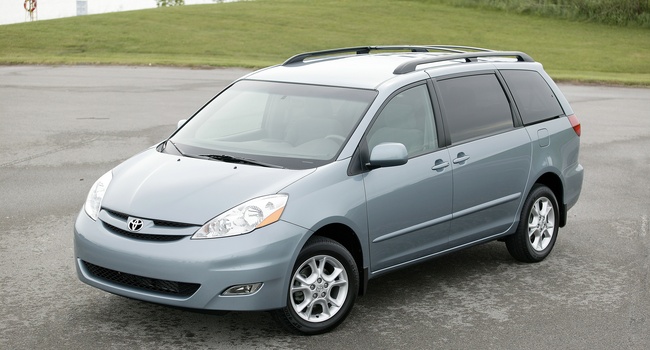 TOYOTA SIENNA LE 2008
