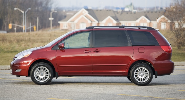 TOYOTA SIENNA LE 2008