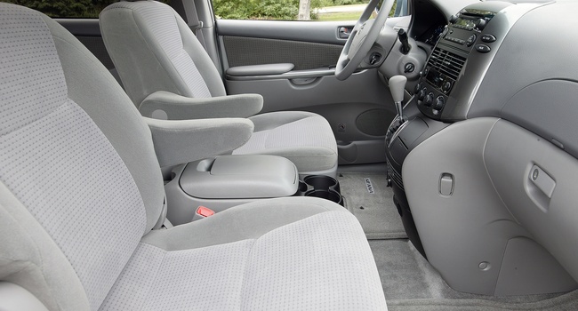 TOYOTA SIENNA LE 2008