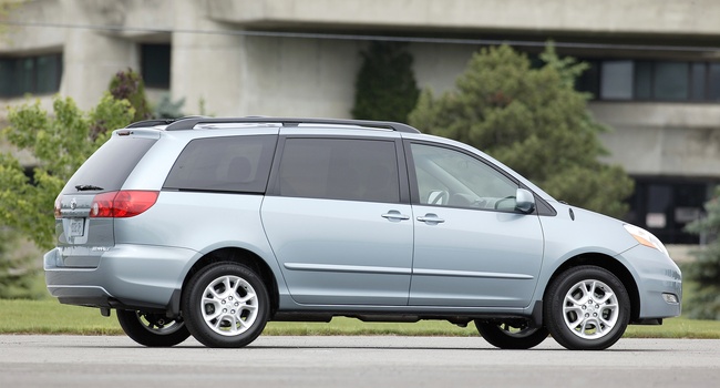TOYOTA SIENNA LE 2008