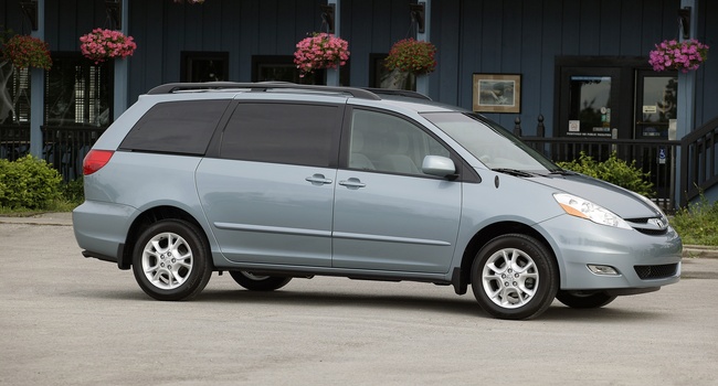TOYOTA SIENNA LE 2008