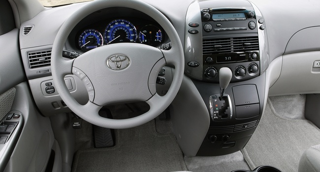 TOYOTA SIENNA LE 2008