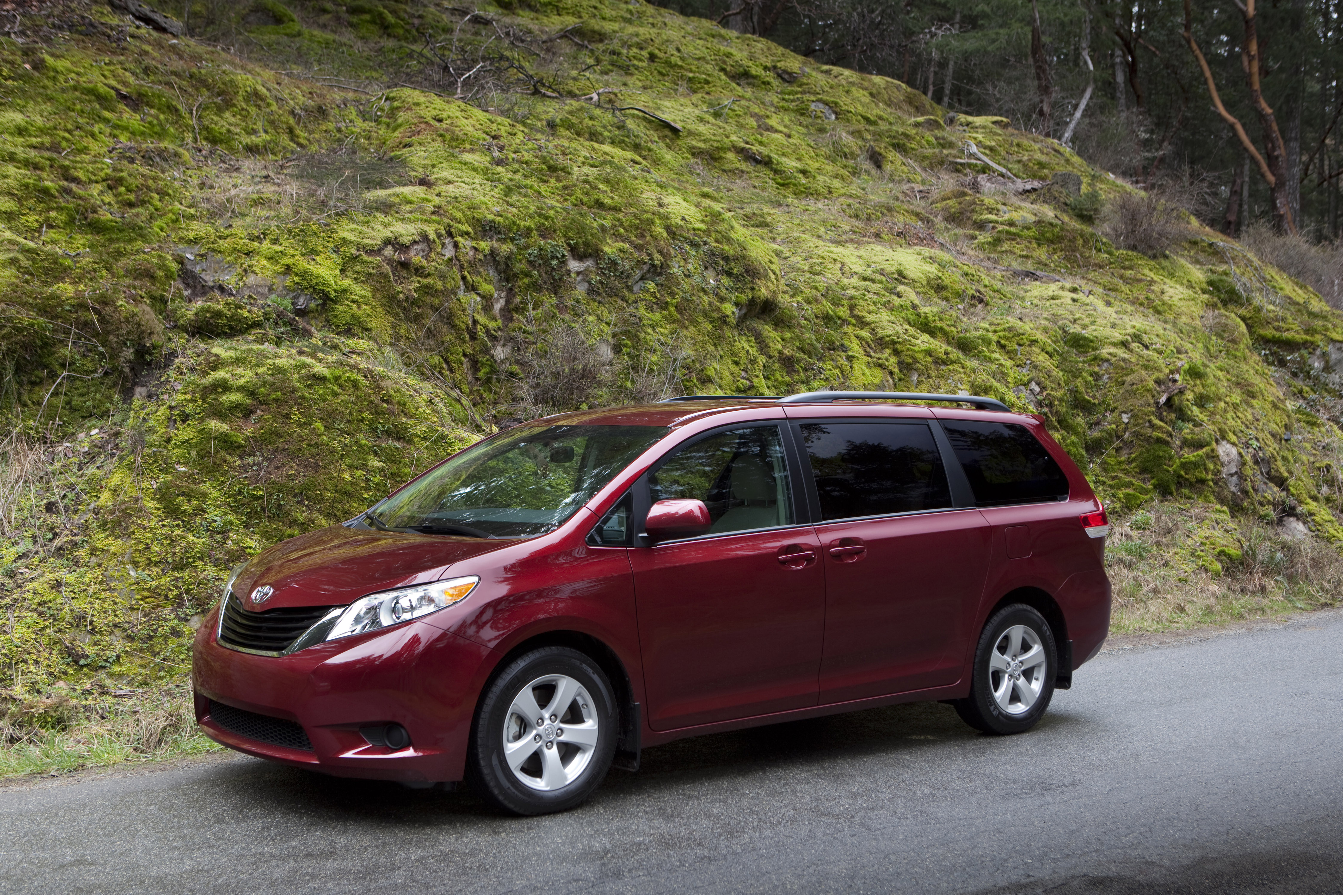  Toyota Sienna LE 