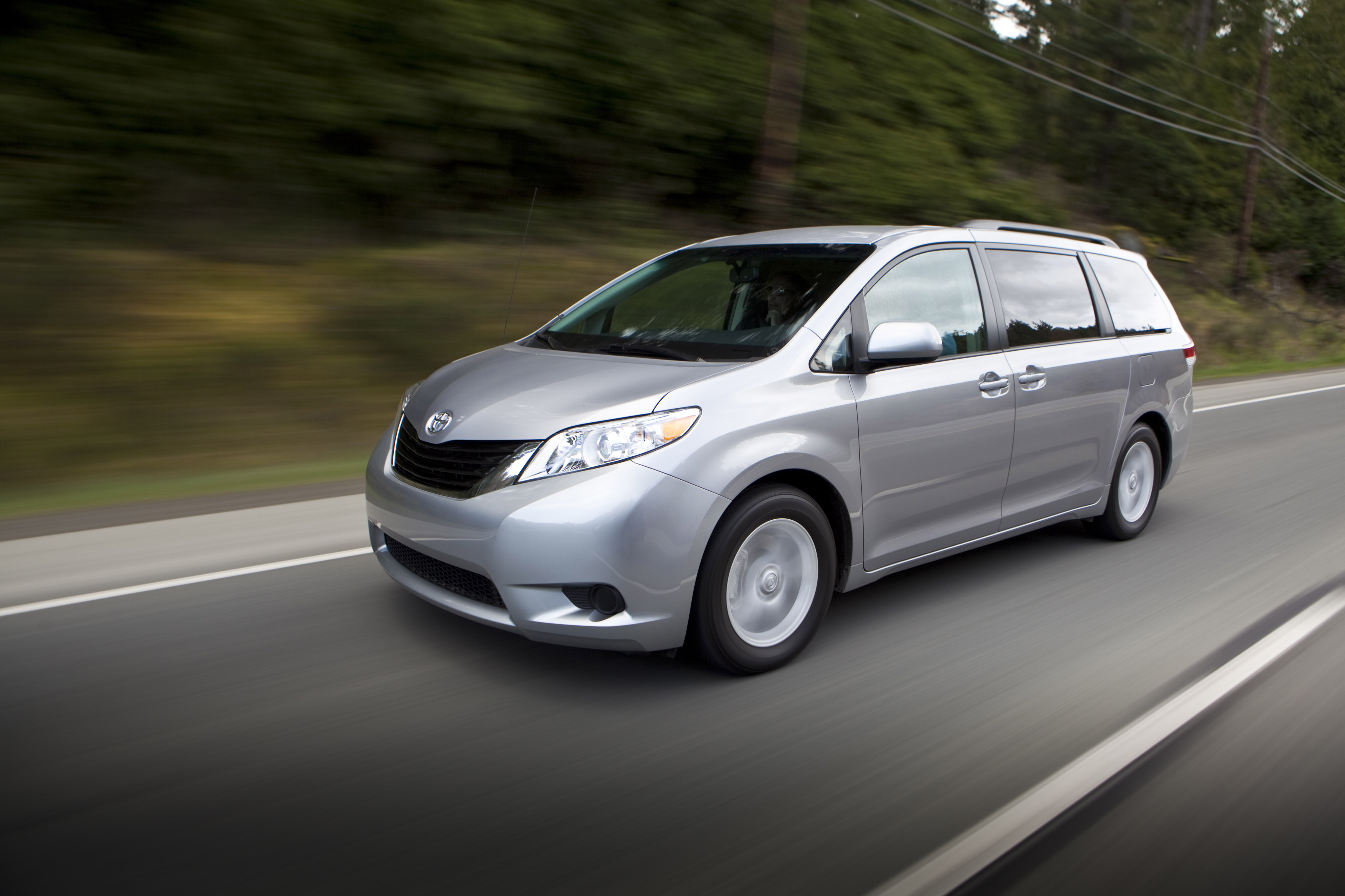  Toyota Sienna LE 