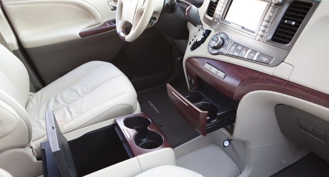 Toyota Sienna SE 2012